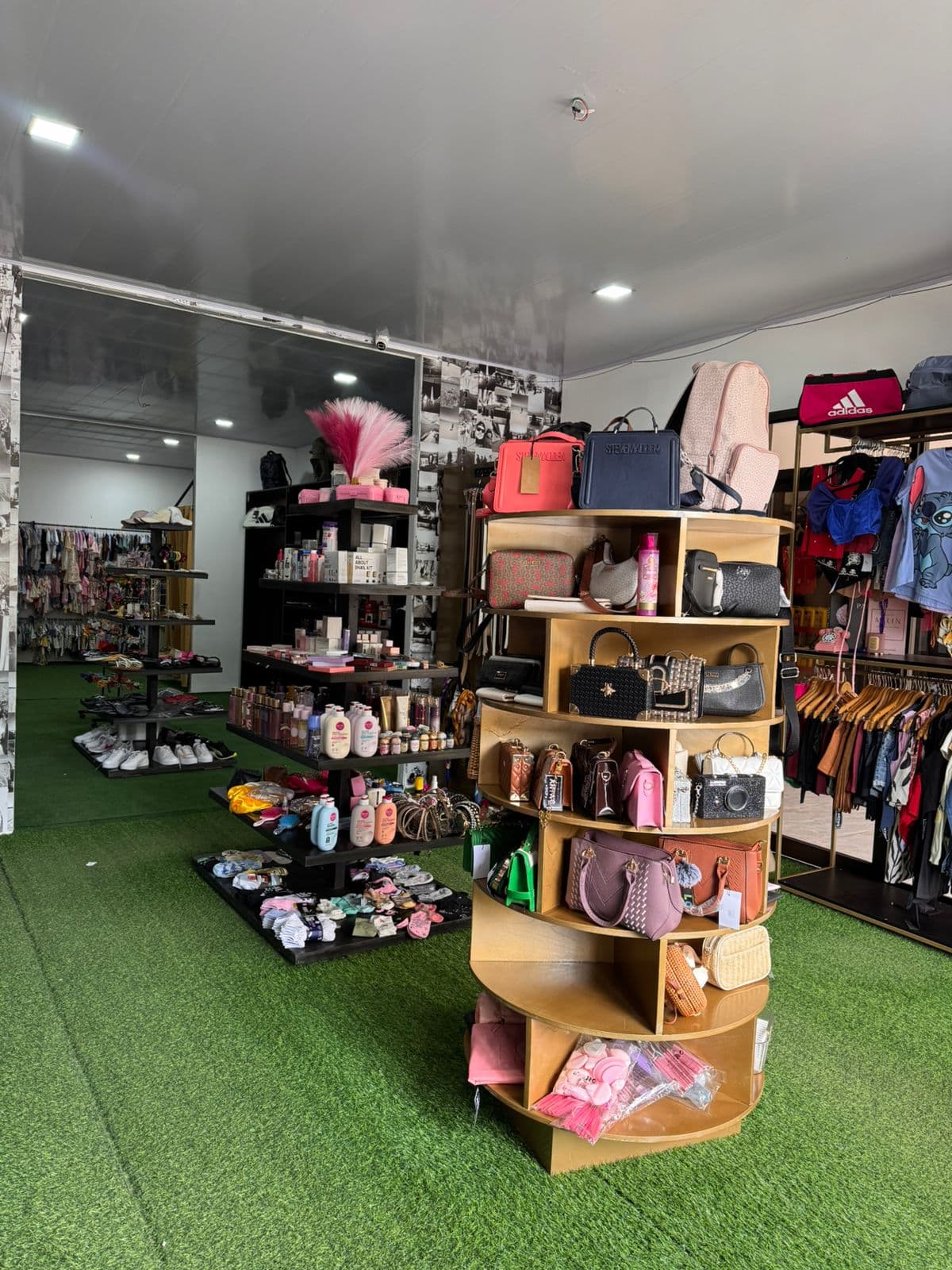 Interior ANTWO SHOP